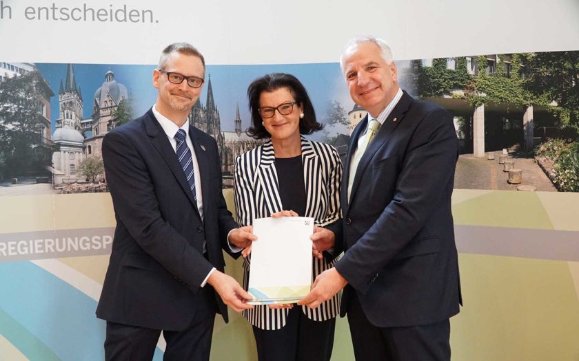 v. l. n. r.: Thomas Marner - Beigeordneter der Stadt Wermelskirchen; Gisela Walsken - Regierungspräsidentin im Regierungsbezirk Köln; Rainer Deppe - Vorsitzender des Regionalrates Köln