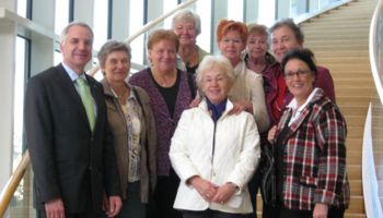 Gruppenbild mit den Damen des Frauenchor Metzholz (Leichlingen) und Rainer Deppe.