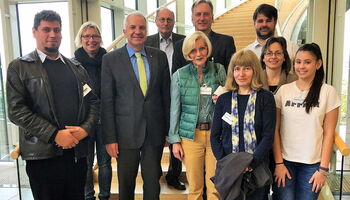 Rainer Deppe mit Vertretern der Evangelischen Kirchengemeinde Wermelskirchen und der Reformierten Kirchengemeinde Sáregres aus Ungarn