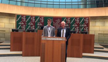 Louis Knappertsbusch (links) und Rainer Deppe (rechts) beim Jugendlandtag 2021