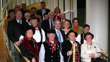 Der von Rainer Deppe MdL ausgesprochenen Einladung zum 1. Rheinisch-Bergischen Erntepaar-Treffen im Landtag in Düsseldorf folgten jetzt 6 Erntepaare, Ernteköniginnen und Erntebauern aus dem gesamten Kreisgebiet.