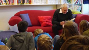 Im Rahmen des bundesweiten Vorlesetages besuchte der Landtagsabgeordnete Rainer Deppe jetzt die Förderschule „Gute Hand“ in Kürten-Biesfeld.
