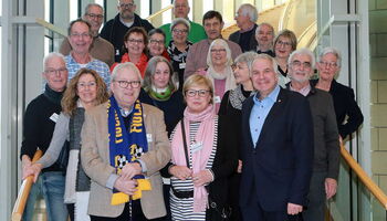 21 Mitglieder und Freunde der „Flöcke Fööss Overath“ reisten nach Düsseldorf, um ihren rheinisch-bergischen Landtagsabgeordneten Rainer Deppe im Landtag zu besuchen.