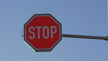 Stopschild von Andreas Morlok / pixelio.de