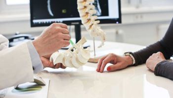 Arztgespräch von Ligamenta Wirbelsäulenzentrum / pixelio.de