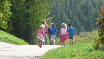 Kinder - Bild von Esther Merbt / Pixabay