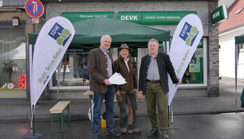 v.l.n.r.: Rainer Deppe, Danny Pollerhoff, Andreas Heider vor dem SDW-Stand am Overather Frühling