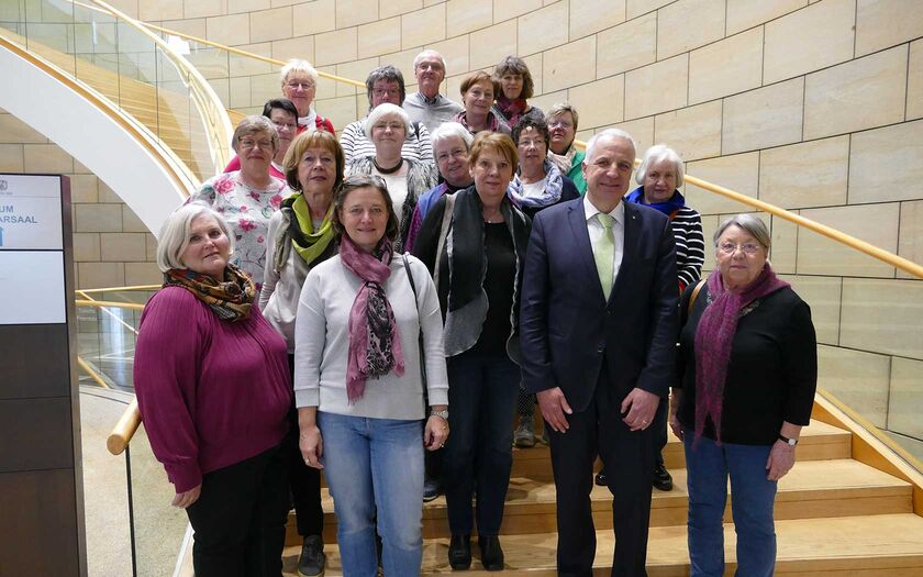 Kleiderkammer Odenthal zu Besuch im Landtag