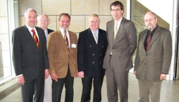Landtagsabgeordneter Rainer Deppe, Josef Wilp MdL, Norbert Schiffmann, Rheinhold Sendker MdL und Günter Winands, Staatssekretär im Schulministerium. (v. l.).