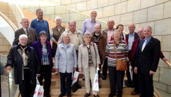 Eine Gruppe von 15 Mitgliedern der Evangelischen Kirchengemeinde Wermelskirchen begrüßte der Landtagsabgeordnete Rainer Deppe im Düsseldorfer Landesparlament.