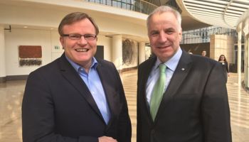 Bürgermeister Stefan Caplan (links) und Rainer Deppe MdL (rechts)