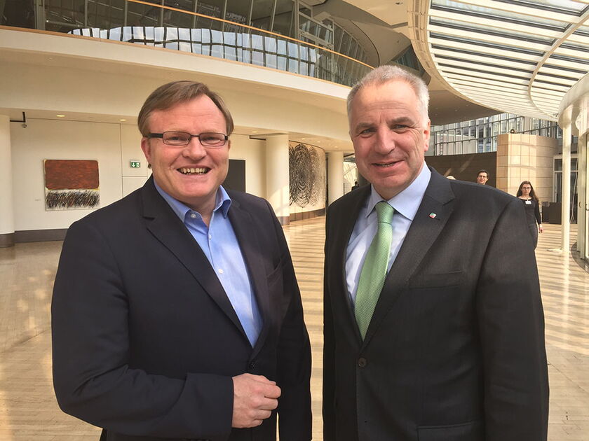 Bürgermeister Stefan Caplan (links) und Rainer Deppe MdL (rechts)