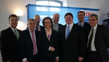 v.l.n.r.: Christopher Schiefer, NRW-Innenminister Herbert Reul, Dr. Hermann-Josef Tebroke MdB, NRW-Ministerin für Heimat, Kommunales, Bauen und Gleichstellung Ina Scharrenbach, Rainer Deppe MdL, Maurice Winter, Landrat Stephan Santelmann, Helmut Wagner