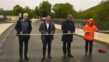 Einweihung Wupperbrücke Leichlingen v.l.n.r.: Rainer Deppe MdL, Leichlingens Bürgermeister Frank Steffes, Solingens Oberbürgermeister Tim Kurzbach und Fachbereichsleiterin des Rheinisch-Bergischen Kreises Irmhild Schürhoff
