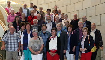 34 ehrenamtliche Helfer der Kürtener Tafel hieß Rainer Deppe MdL im Landtag NRW herzlich willkommen
