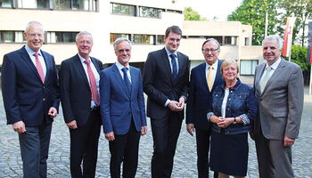 Gruppenbild beim Paul-Lücke-Gespräch (v.l.n.r.): Hermann-Josef Tebroke, Andreas Lücke, Paul Lücke, Uwe Pakendorf, James Bindenagel, Maria-Theresia Opladen, Rainer Deppe