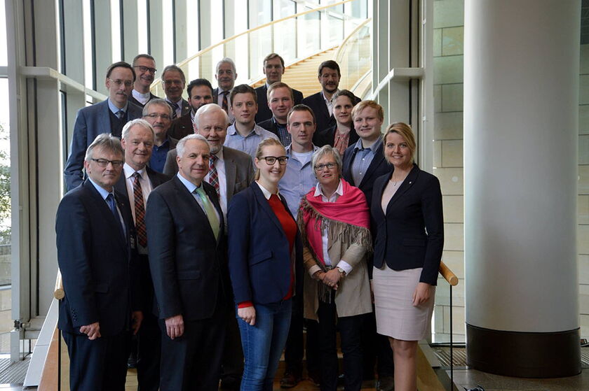 Vertreter der Katholischen Landesarbeitsgemeinschaft mit ihrem Vorsitzenden Dr. Kurt Kreiten und dem Direktor des Bildungszentrums Wasserburg Rindern aus Kleve zu Besuch bei Rainer Deppe im Landtag.