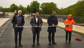 Einweihung Wupperbrücke Leichlingen v.l.n.r.: Rainer Deppe MdL, Leichlingens Bürgermeister Frank Steffes, Solingens Oberbürgermeister Tim Kurzbach und Fachbereichsleiterin des Rheinisch-Bergischen Kreises Irmhild Schürhoff