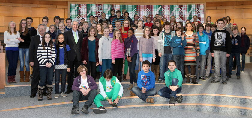 Über 70 Schüler des Dietrich-Bonhoeffer-Gymnasium (Bergisch Gladbach) zu Besuch bei Rainer Deppe und Holger Müller im Landtag.