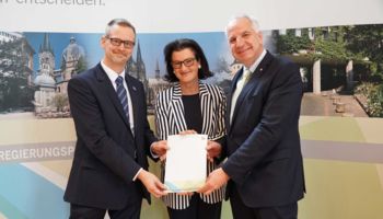 v. l. n. r.: Thomas Marner - Beigeordneter der Stadt Wermelskirchen; Gisela Walsken - Regierungspräsidentin im Regierungsbezirk Köln; Rainer Deppe - Vorsitzender des Regionalrates Köln