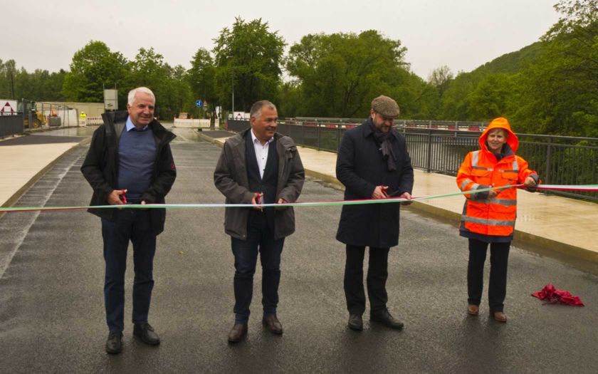 Einweihung Wupperbrücke Leichlingen v.l.n.r.: Rainer Deppe MdL, Leichlingens Bürgermeister Frank Steffes, Solingens Oberbürgermeister Tim Kurzbach und Fachbereichsleiterin des Rheinisch-Bergischen Kreises Irmhild Schürhoff