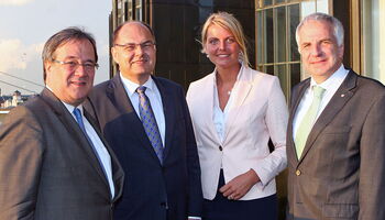v.l.n.r.: CDU-Fraktionsvorsitzender Armin Laschet, Bundeslandwirtschaftsminister Christian Schmidt, stellvertretende Fraktionsvorsitzende Christina Schulze Föcking und Umweltpolitischer Sprecher Rainer Deppe