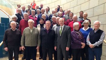 40 Mitglieder des Männergesangvereins Biesfeld zu Besuch bei Rainer Deppe im Landtag.