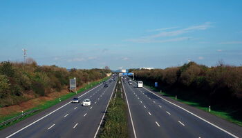 Autobahn von Maik Schwertle / pixelio.de
