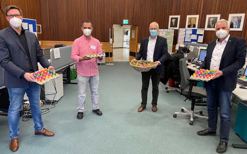 im RBK-Lagezentrum v.l.n.r.: Landrat Stephan Santelmann, Teamleiter Guido Gerlach, Bundestagsabgeordneter Dr. Hermann-Josef Tebroke und Landtagsabgeordneter Rainer Deppe