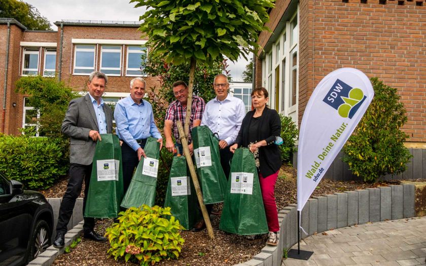 v.l.n.r.: Christoph Ahlborn, Rainer Deppe MdL, Leiter der Haustechnik Andreas Buchem, Dr. Hermann-Josef Tebroke MdB, Petra Beckmann