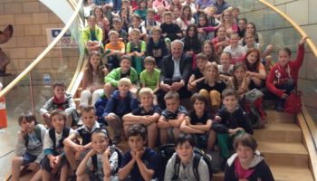 Ca. 60 Schüler zweier 4. Klassen der GGS Overath unter der Leitung der Rektorin Christine Skowron zu Gast bei Rainer Deppe im Landtag.