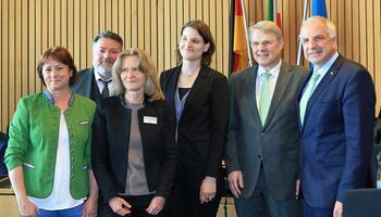 v.l.n.r.: Bianca Winkelmann MdL, Karsten Kühlbach, Birgit Apel, Dr. Antonia Patt, StS Dr. Heinrich Bottermann, Rainer Deppe MdL