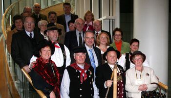 Der von Rainer Deppe MdL ausgesprochenen Einladung zum 1. Rheinisch-Bergischen Erntepaar-Treffen im Landtag in Düsseldorf folgten jetzt 6 Erntepaare, Ernteköniginnen und Erntebauern aus dem gesamten Kreisgebiet.