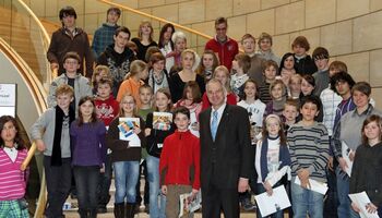 Kinder- und Jugendparlament aus Leichlingen zu Gast bei Rainer Deppe im Landtag