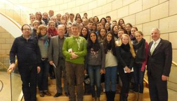 Schülergruppe der israelischen Junior High School aus Ganey Tikva und des Otto-Hahn-Gymnasiums in Bensberg zu Besuch bei Rainer Deppe im Landtag