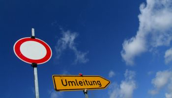 Umleitung von Rainer Sturm / pixelio.de
