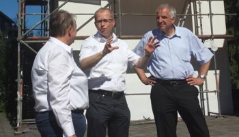 von links nach rechts: Helga Loepp, Pfarrer Michael Knab und Rainer Deppe MdL
