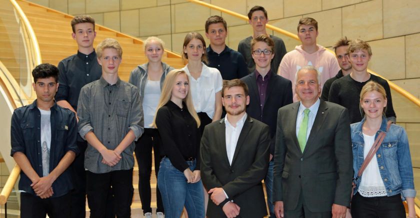 Beste Abschlussschüler der Klasse 10 zu Gast im Landtag