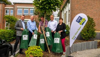 v.l.n.r.: Christoph Ahlborn, Rainer Deppe MdL, Leiter der Haustechnik Andreas Buchem, Dr. Hermann-Josef Tebroke MdB, Petra Beckmann