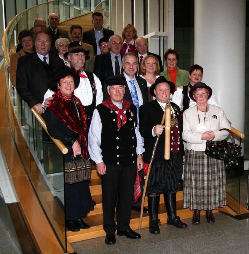 Der von Rainer Deppe MdL ausgesprochenen Einladung zum 1. Rheinisch-Bergischen Erntepaar-Treffen im Landtag in Düsseldorf folgten jetzt 6 Erntepaare, Ernteköniginnen und Erntebauern aus dem gesamten Kreisgebiet.