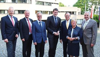Gruppenbild beim Paul-Lücke-Gespräch (v.l.n.r.): Hermann-Josef Tebroke, Andreas Lücke, Paul Lücke, Uwe Pakendorf, James Bindenagel, Maria-Theresia Opladen, Rainer Deppe