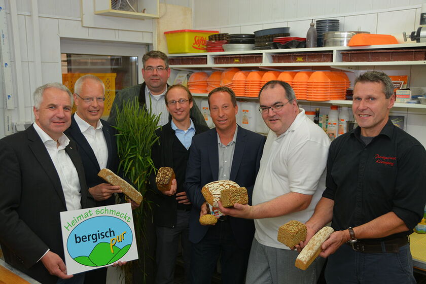 Rainer Deppe bei der Verleihung des bergischen Regional-Labels an Mario Fritzen, erster bergisch-pur-Bäcker im Rheinisch-Bergischen Kreis