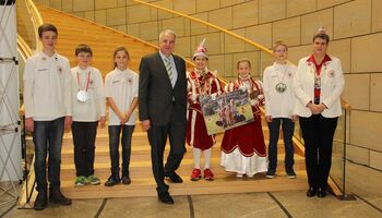 Kinderprinzenpaar aus Odenthal-Voiswinkel zu Gast im Landtag