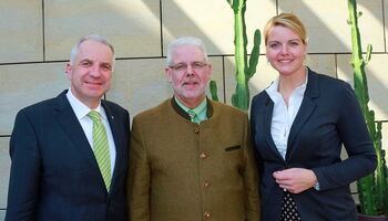 v.l.n.r.: Rainer Deppe MdL, Ralph Müller-Schallenberg Präsident des Landesjagdverbandes NRW und Christina Schulze Föcking MdL