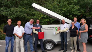 v.l.n.r.: Gerald Petri, Georg Kuschel, Matthias Rentrop, Landrat Stephan Santelmann, Rainer Deppe, Dr. Monika Harz, Dr. Thomas Mönig und Dr. Christina Post