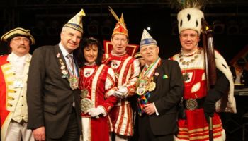 v.l.: Harry Tiede, Rainer Deppe, Prinzessin Silvia I., Prinz Uli I., Landtagsvizepräsident Edgar Moron und Bauer Hans-Joachim I.