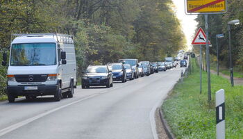 Stau auf dem Autobahnzubringer in Refrath