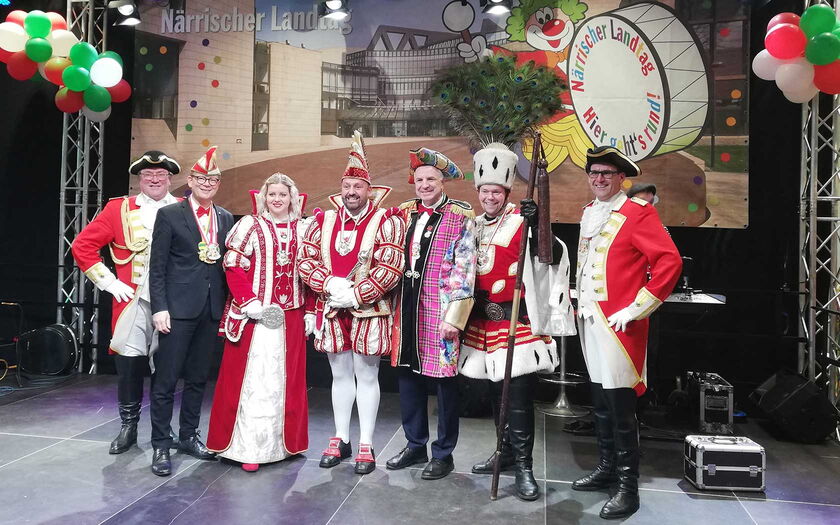 v.l.n.r.: Prinzenführer Harry Tiede, Landtagspräsident André Kuper, Prinzessin Samira Kramp, Prinz Mario I. Berkey, Rainer Deppe MdL, Bauer Marcus Stahlhacke, Adjutant Daniel Fischer