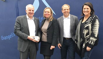 Geschäftsführerin der evangelischen Jugendhilfe Bergisch Land Silke Gaube und die Mitarbeiter Jörg Löwe und Melanie Grobe standen dem Landtagsabgeordneten Rainer Deppe Rede und Antwort.