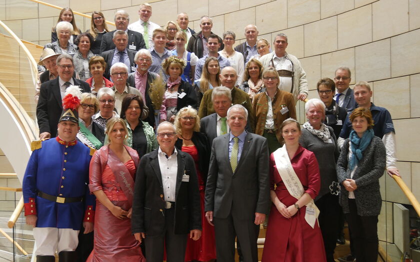 Erntepaare des Rheinisch-Bergischen Kreises zu Besuch im nordrhein-westfälischen Landtag